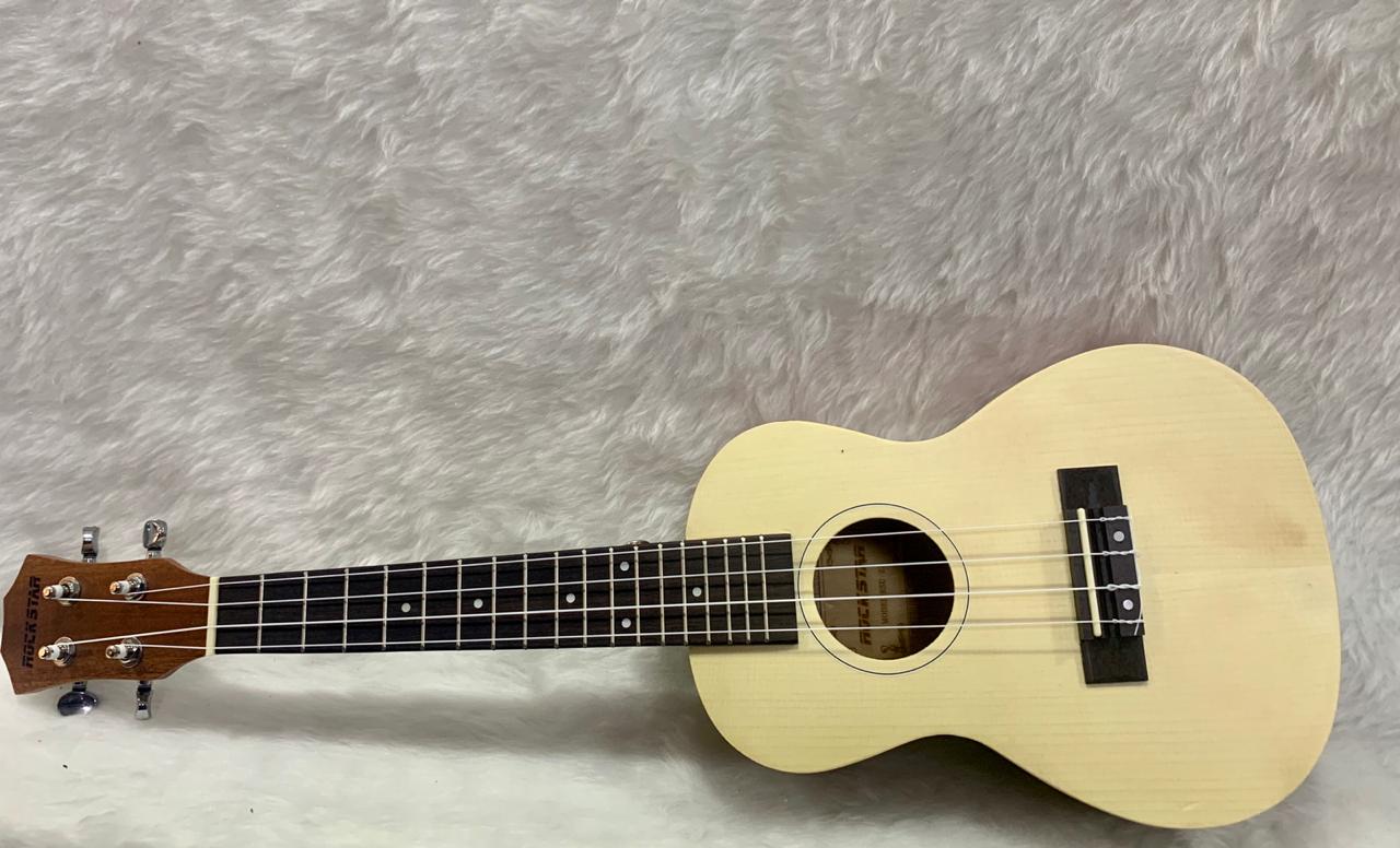 UKULELE CONCIERTO ROCKSTAR CON ACCESORIO