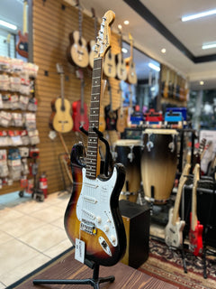 GUITARRA ELECTRICA FENDER STRATOCASTER SUNBURST 0266240500 M
