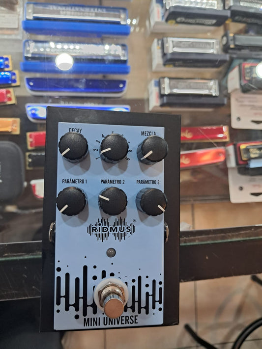 Pedal de 9 Efectos para Guitarra Electrica Tipo Mini Universe 043-371 N